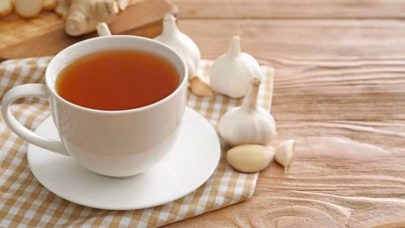 Thức uống này không chỉ giúp tăng cường miễn dịch, giữ ấm cơ thể mà còn hỗ trợ điều hòa huyết áp, giảm cảm lạnh trong những ngày thời tiết chuyển mùa. Ảnh minh họa