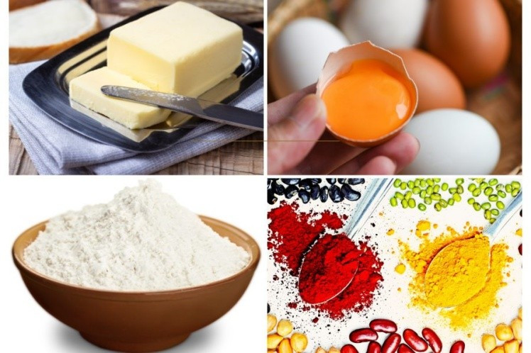 Để làm bánh cookie Noel, người làm cần chuẩn bị hai phần riêng biệt gồm bánh quy và đường icing trang trí. Phần bánh quy sử dụng bơ nhạt để mềm ở nhiệt độ phòng, đường xay, lòng đỏ trứng và bột mì đa dụng – đều là những nguyên liệu phổ biến, dễ tìm. Trong khi đó, phần icing gồm đường xay, lòng trắng trứng, nước cốt chanh và màu thực phẩm với các gam màu quen thuộc như đỏ, xanh, trắng, giúp chiếc bánh mang đậm không khí Giáng sinh. Ảnh minh họa