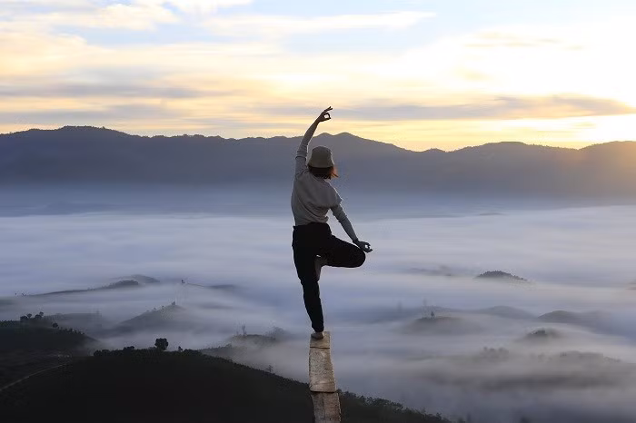 Thời tiết tại đây mát mẻ quanh năm, ban đêm trên đồi có thể se lạnh nhưng không quá khắc nghiệt. Tuy nhiên, du khách vẫn nên chuẩn bị lều chống nước, túi ngủ giữ ấm và miếng lót cách nhiệt để đảm bảo an toàn. Ảnh Tran Truc Anh