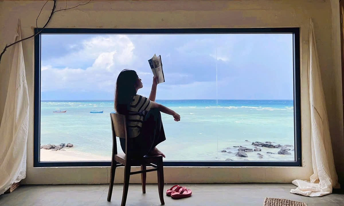 Mùa cao điểm cũng là thời điểm các cò mồi xuất hiện nhiều, chèo kéo du khách tham gia những dịch vụ không uy tín, hay lôi kéo khách vào những tour không chất lượng. Để tránh gặp phải tình trạng này, hãy chỉ tham gia các tour qua các công ty du lịch uy tín, đã được xác minh rõ ràng. Ảnh Windy homestay