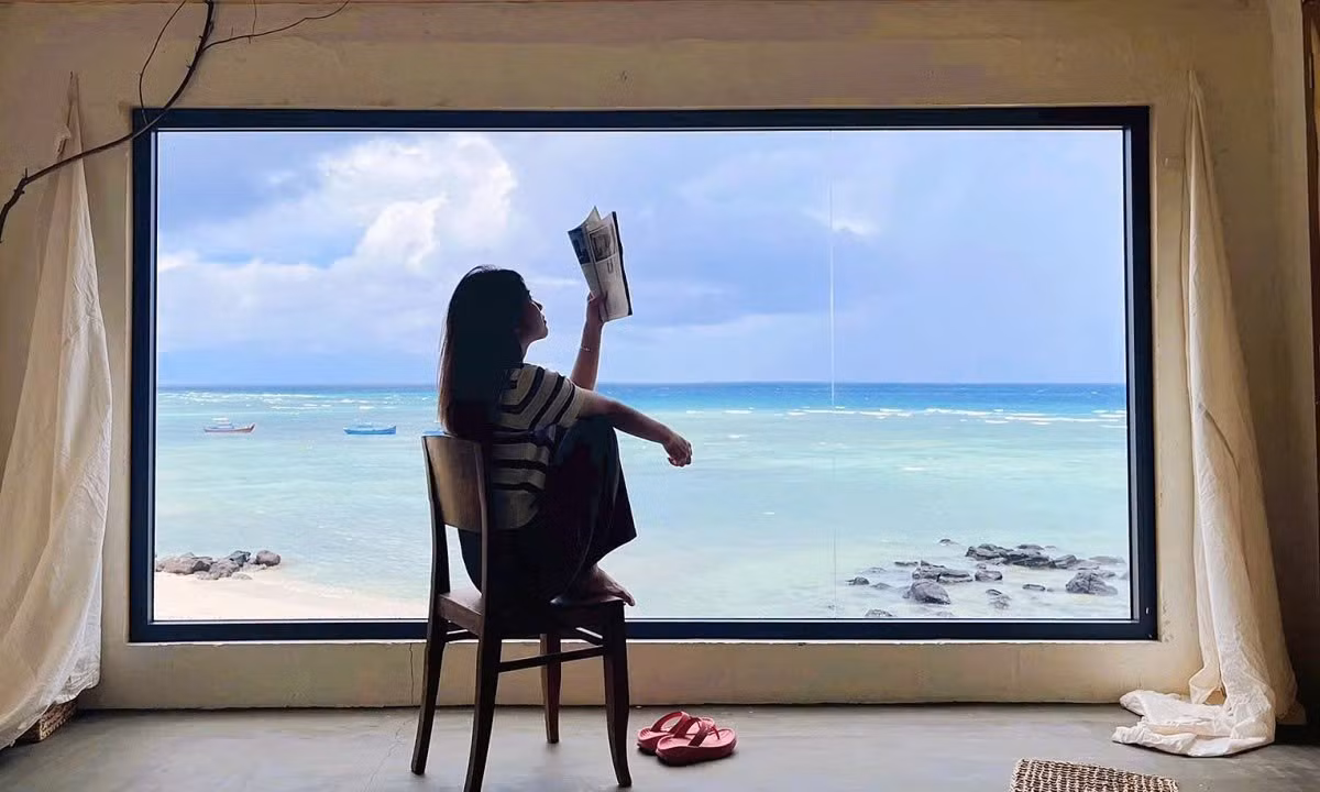 Mùa cao điểm cũng là thời điểm các cò mồi xuất hiện nhiều, chèo kéo du khách tham gia những dịch vụ không uy tín, hay lôi kéo khách vào những tour không chất lượng. Để tránh gặp phải tình trạng này, hãy chỉ tham gia các tour qua các công ty du lịch uy tín, đã được xác minh rõ ràng. Ảnh Windy homestay