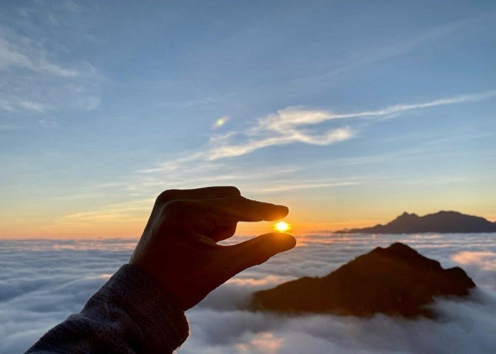 Khi ánh nắng đầu ngày hé rạng, sương mờ tan dần, cả không gian như được khoác lên một tấm áo tinh khôi, mang đến cảm giác yên bình, gần gũi với thiên nhiên. Ảnh luhanhvietnam