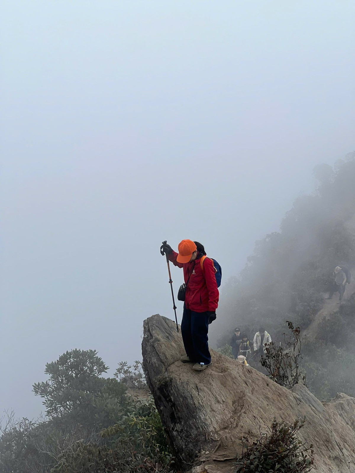 Tưởng rằng sau Lảo Thẩn – một cung trekking không hề dễ – cô Lan sẽ dừng lại. Nhưng chỉ vài ngày sau khi trở về, cô chủ động nhắn tin đăng ký hành trình tiếp theo: Phu Sa Phìn, một trong những đỉnh núi đòi hỏi sức bền và tinh thần thép.
