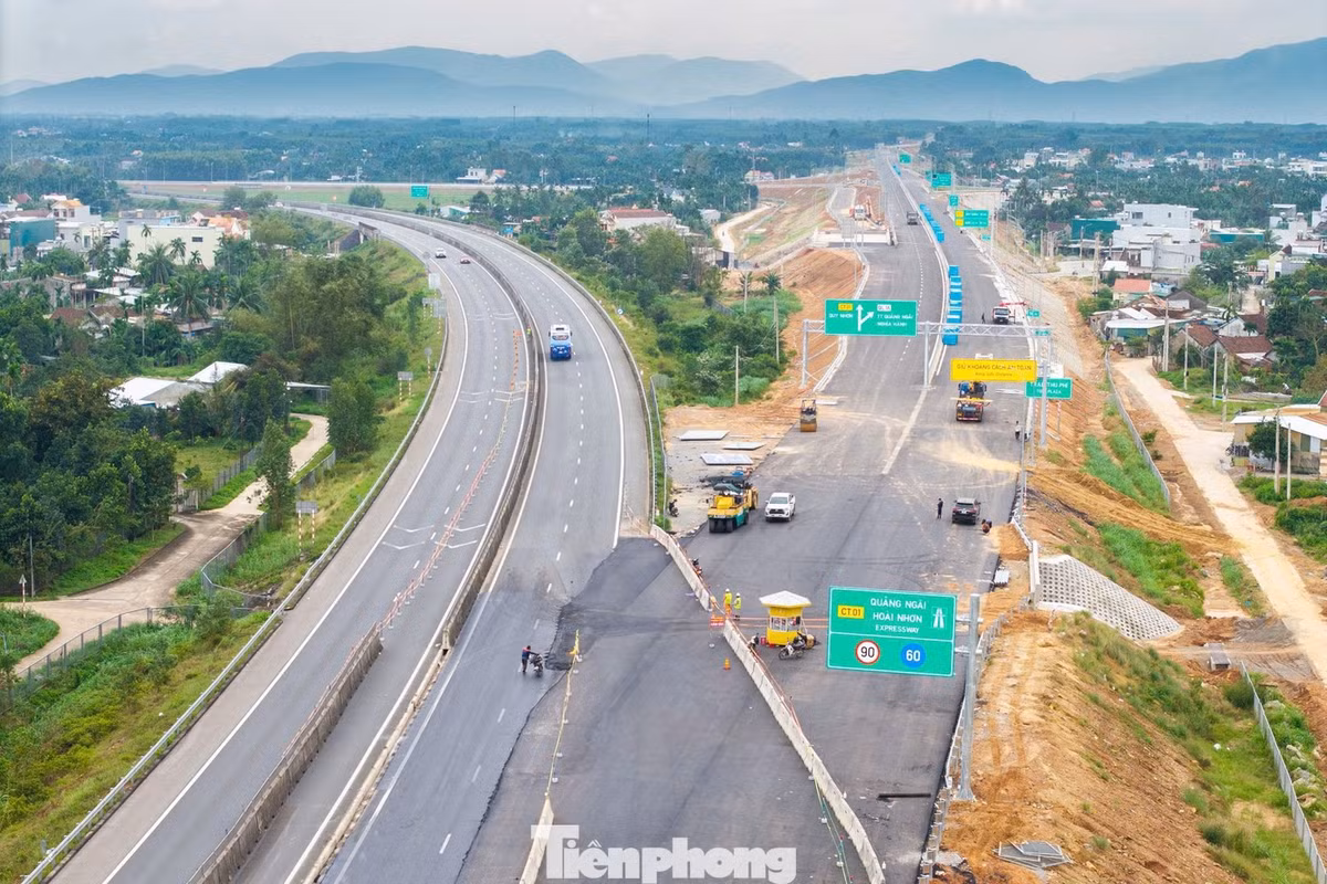 Đường dẫn lên cao tốc Quảng Ngãi - Hoài Nhơn đang hoàn thiện