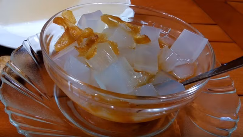 Xu xoa từ lâu không chỉ là một món ăn chơi, mà đã trở thành một phần ký ức của người dân Quảng Ngãi. Từ những gánh hàng rong đến các quán ven đường, xu xoa luôn hiện diện như một biểu tượng ẩm thực mộc mạc, giản dị nhưng đậm đà tình quê. Ảnh Internet