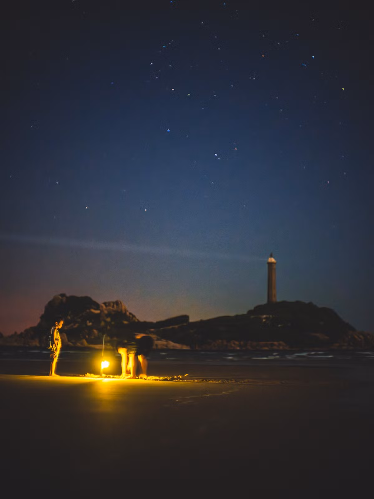 Khi màn đêm buông xuống, Mũi Kê Gà lại khoác lên mình một vẻ trầm mặc, tĩnh lặng. Ảnh Nguyễn Hồng Nhật