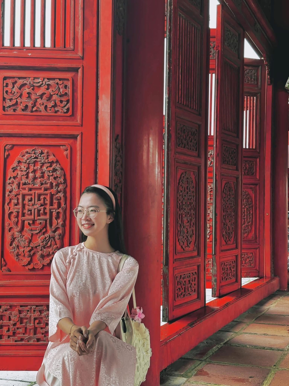 Huế chậm rãi, trầm lắng và không phô trương. Chính điều đó khiến thành phố này trở thành điểm đến lý tưởng cho những ai muốn tạm rời xa nhịp sống vội vã.