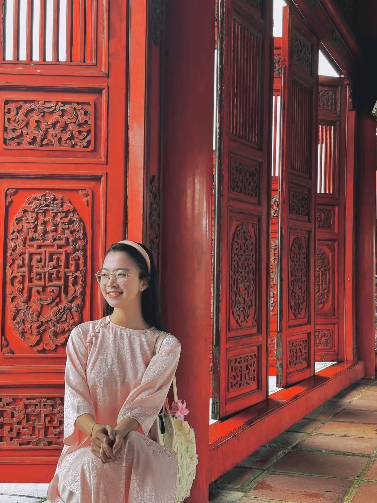 Huế chậm rãi, trầm lắng và không phô trương. Chính điều đó khiến thành phố này trở thành điểm đến lý tưởng cho những ai muốn tạm rời xa nhịp sống vội vã.