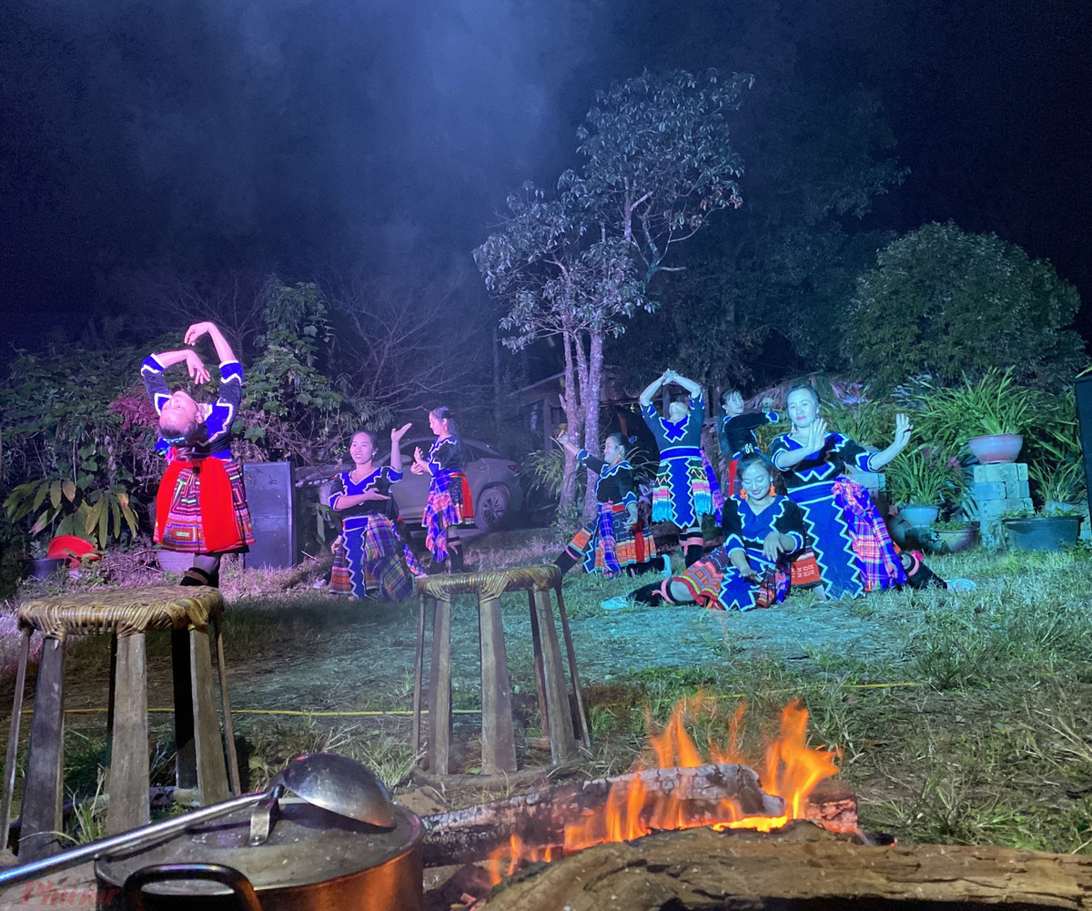 Đặc biệt, Sin Suối Hồ đã được vinh danh là một trong năm điểm du lịch cộng đồng tốt nhất tại Giải thưởng Du lịch Việt Nam 2025 – sự ghi nhận xứng đáng cho những nỗ lực bền bỉ của cộng đồng địa phương. Ảnh dulichlaichau