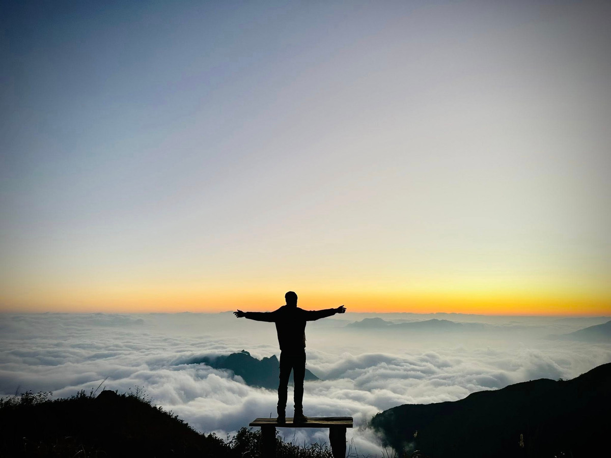 Ky Quan San (Bạch Mộc Lương Tử) từ lâu đã là cái tên quen thuộc với những người yêu trekking và khám phá. Là đỉnh núi cao thứ tư của Việt Nam, Ky Quan San không chỉ hấp dẫn bởi thử thách địa hình mà còn bởi những khoảnh khắc đẹp đến nao lòng trên suốt hành trình. Trong đó, bình minh trên núi Muối được xem là trải nghiệm không thể bỏ lỡ.