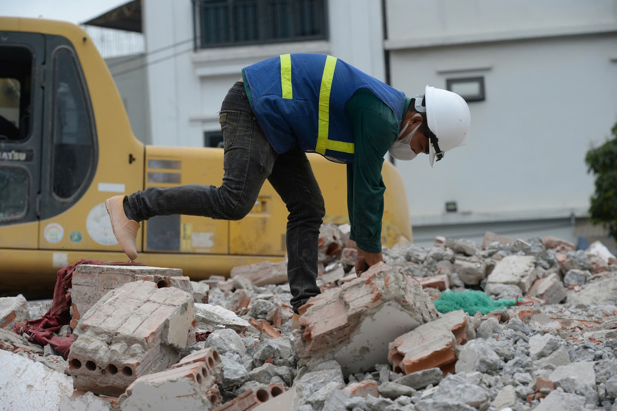 Dự án đường Vành đai 2,5 đoạn từ đường Cầu Giấy đến Khu đô thị mới Dịch Vọng dài khoảng 420m, tổng diện tích thu hồi hơn 21.459m², liên quan 329 hộ gia đình và 9 tổ chức.