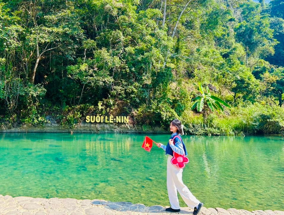 Nằm trong khu di tích Pác Bó,tỉnh Cao Bằng, Suối Lê Nin từ lâu đã trở thành điểm đến không thể bỏ lỡ với du khách trong và ngoài nước. Ảnh Đi Cùng Xu
