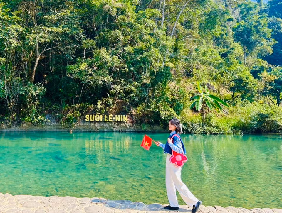 Nằm trong khu di tích Pác Bó,tỉnh Cao Bằng, Suối Lê Nin từ lâu đã trở thành điểm đến không thể bỏ lỡ với du khách trong và ngoài nước. Ảnh Đi Cùng Xu