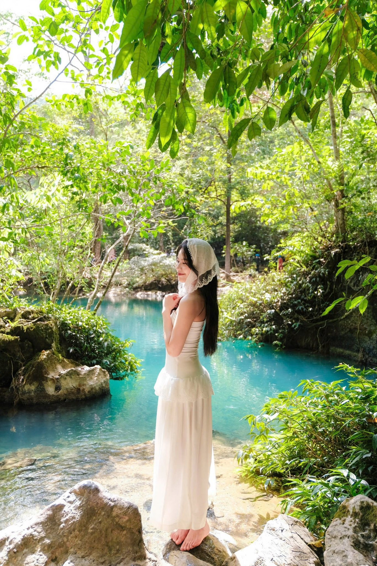 Du khách có thể đến Suối Lê Nin vào bất cứ thời điểm nào trong năm bởi nước suối luôn trong vắt, mát lành. Tuy nhiên, mỗi mùa lại mang đến một trải nghiệm riêng. Mùa xuân, cây cối xanh mướt, hoa rừng nở rộ, không khí trong lành tạo nên khung cảnh tươi mới. Ảnh dicunglabo