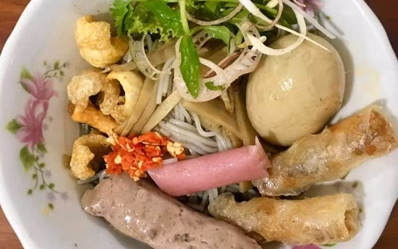 Ai chưa quen có thể e ngại, nhưng một khi đã thử, hương vị đậm đà, cay nồng và chua nhẹ sẽ khiến người ta mê mẩn.