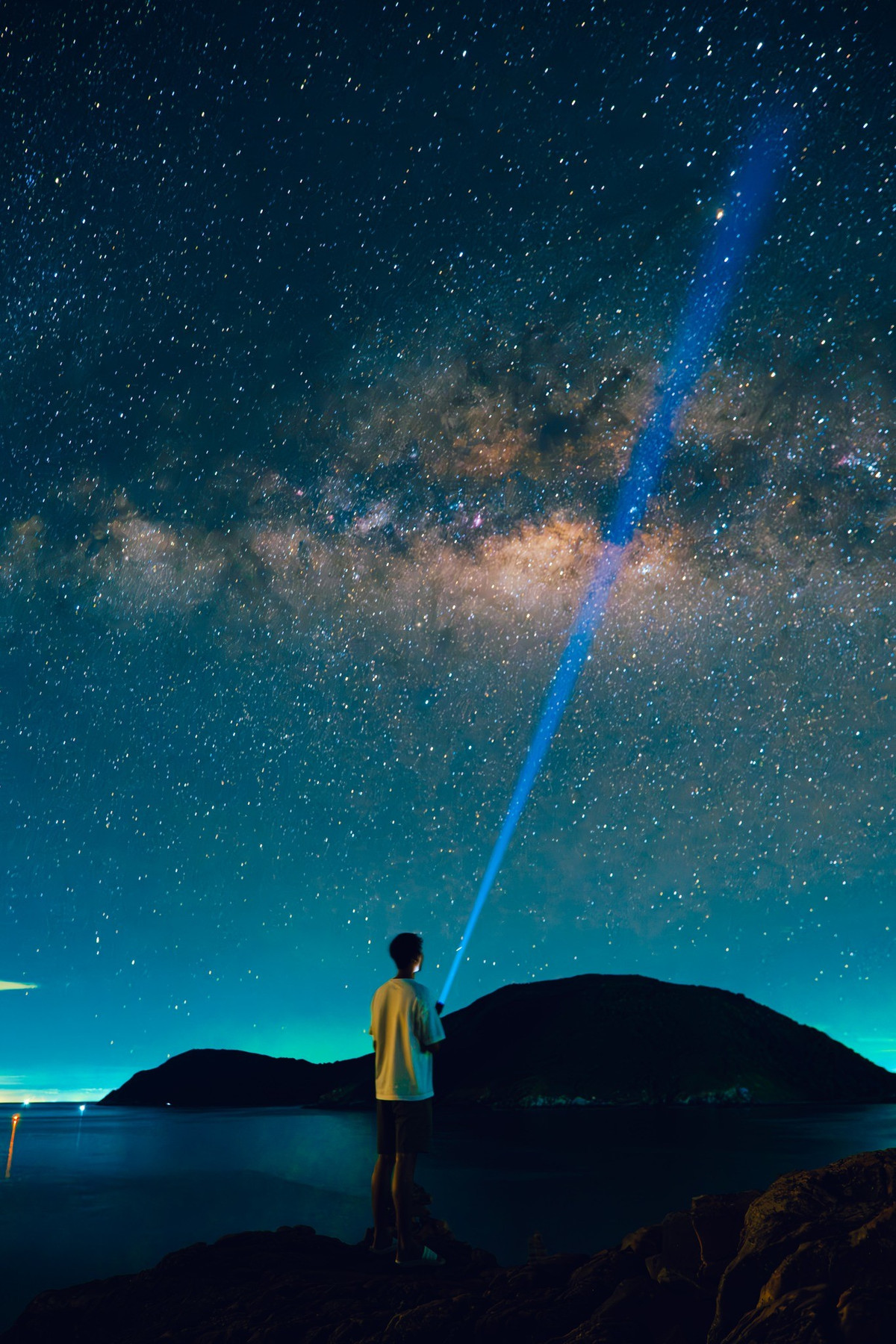 Nhưng nếu du khách chỉ đơn giản là người muốn tìm một không gian để nghỉ ngơi và lặng ngắm, thì Côn Đảo vẫn có thể cho du khách một đêm đáng nhớ giữa thiên nhiên nguyên sơ. Ảnh Diễm Phi