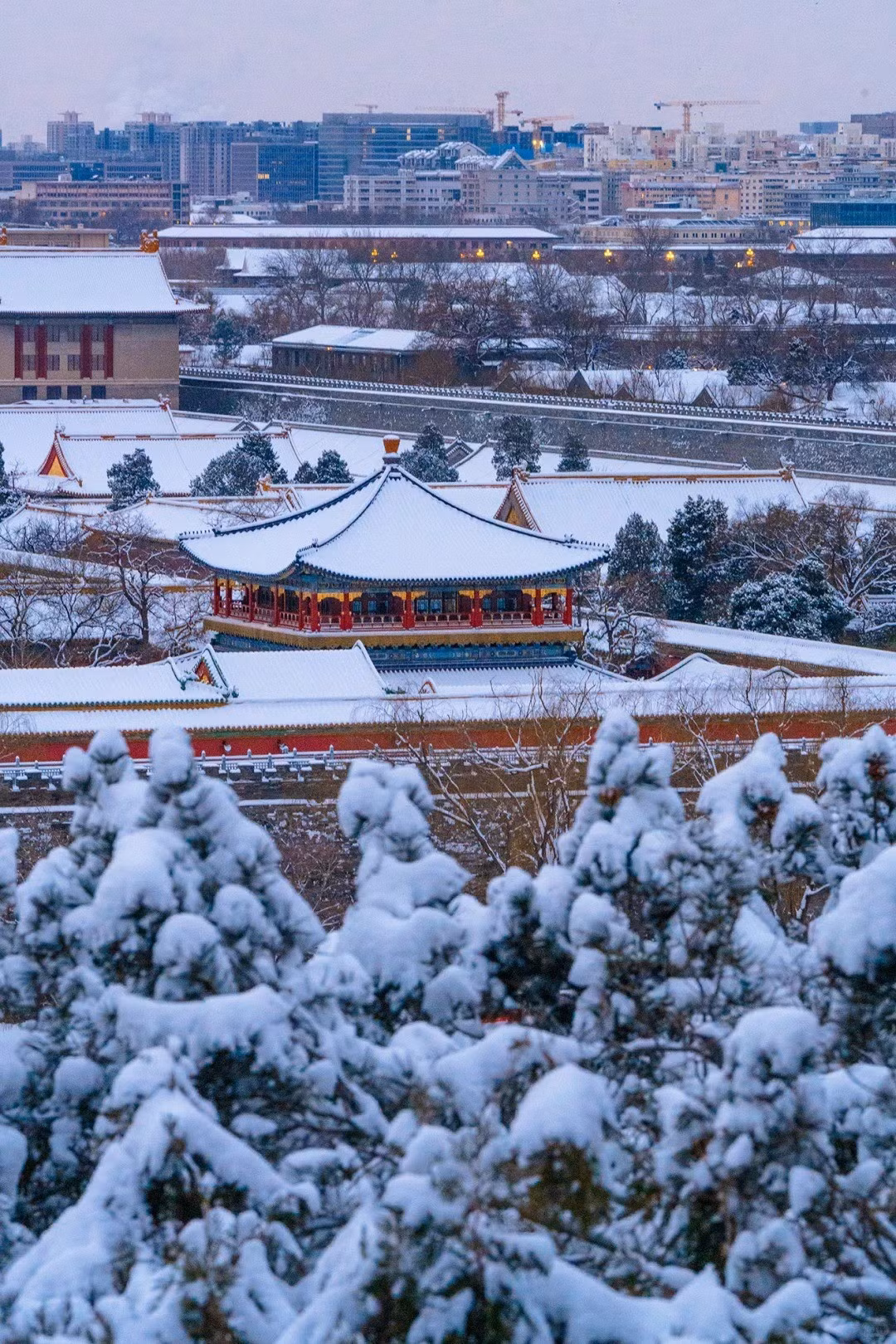 Theo Hiệp hội Du lịch Bắc Kinh, lượng khách đến thành phố tăng khoảng 30% so với tuần trước, trong đó nhiều nhất là du khách từ Thiên Tân, Hà Bắc và nhóm khách quốc tế đang muốn trải nghiệm mùa đông phương Bắc. Ảnh Fanpage Du lịch Phượng Hoàng