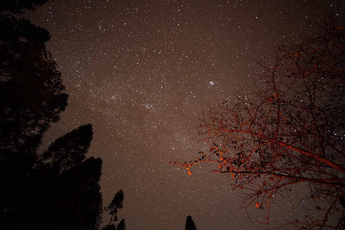 A jelenlegi túraútvonal három szakaszra oszlik. Az 1. szakasz a hegy lábától a pihenőházig 1600 méter hosszú, főként földutakon és sziklás lejtőkön, és körülbelül 3 órát vesz igénybe. A 2. szakasz a pihenőháztól a hegy tetejéig körülbelül 4 órát vesz igénybe, az út veszélyes, meredek lejtőkkel, de ideális hely a felhők vadászatára és a szemed előtt elterülő teraszos mezők csodálására. A 3. szakasz a hegyről lefelé vezető út, könnyebb megtenni, körülbelül 4-5 órát vesz igénybe, amíg visszaérsz a városközpontba, biztonságosan befejezve az utat, és pihenve a hegyekben és erdőkben.