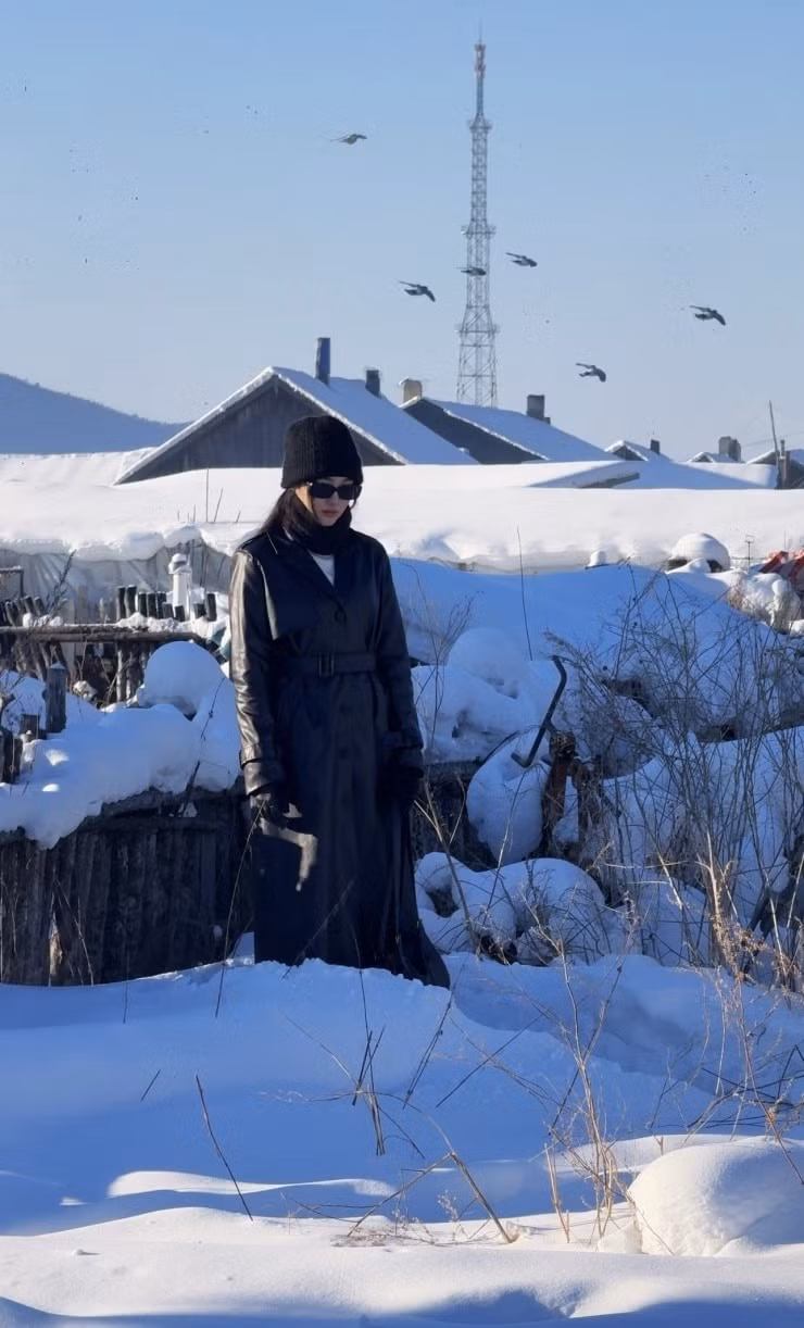 Những năm gần đây, Bắc Hồng bắt đầu xuất hiện một số hoạt động trải nghiệm mùa đông như trượt phao, xe địa hình trên tuyết hay chụp ảnh giữa không gian tuyết trắng. So với các điểm du lịch nổi tiếng khác của Hắc Long Giang, chi phí các dịch vụ này thấp hơn, nhưng quy mô nhỏ và không mang tính thương mại hóa cao.