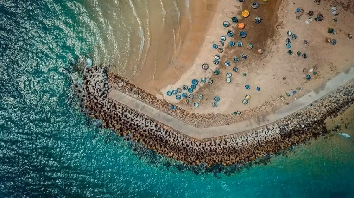 Những đền tháp cổ kính, khu chợ mộc mạc cũng góp phần tạo nên bức tranh đầy màu sắc về đời sống và văn hóa Mũi Né. Ảnh Internet