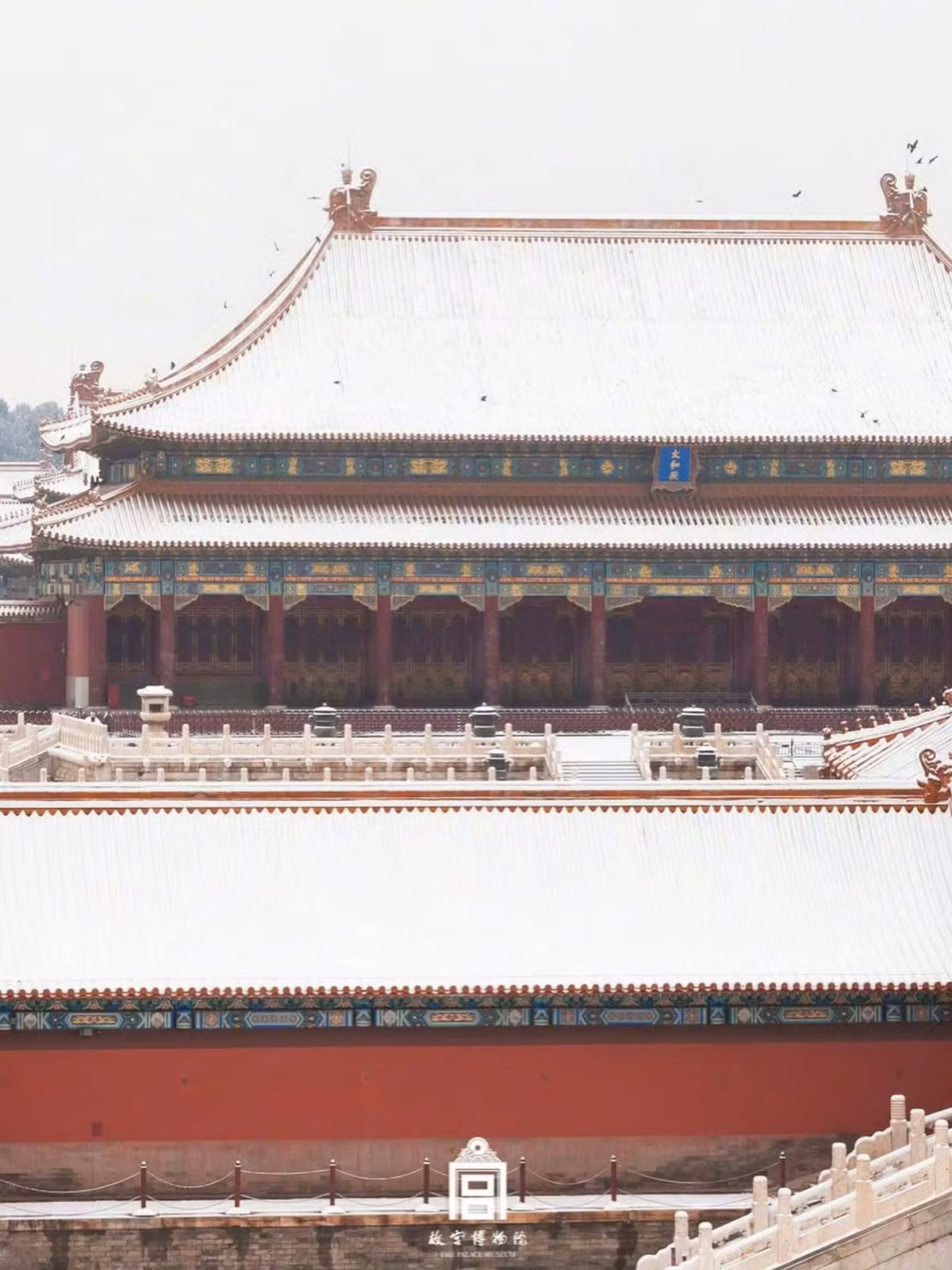 Ở khu vực đồng bằng, độ dày tuyết đo được khoảng 2-5 cm; tại miền núi và những vùng phía nam thành phố, con số này đạt 5-8 cm, thậm chí có nơi lên tới 10 cm. Ảnh Weibo