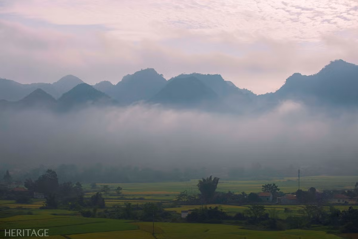 Khoảnh khắc săn mây vào buổi sáng không chỉ là cơ hội để chụp những bức ảnh sống ảo độc đáo mà còn mang đến trải nghiệm yên bình, tĩnh lặng, giúp du khách hòa mình với thiên nhiên. Nhiều người chia sẻ cảm giác như được rũ bỏ mọi ồn ào, tận hưởng sự tĩnh lặng hiếm có giữa núi rừng Thanh Hóa. Ảnh Đào Cảnh