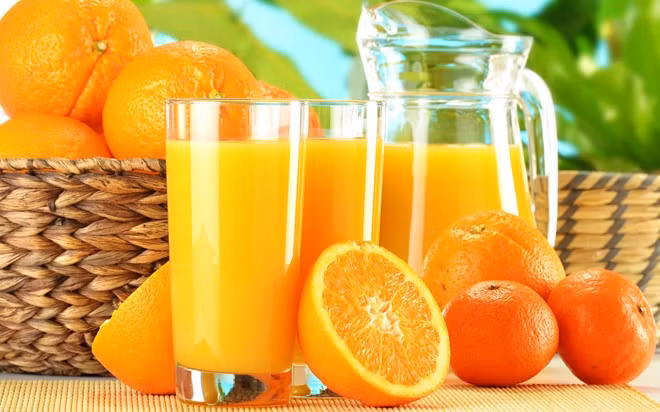 Chỉ cần luân phiên bổ sung 6 loại rau quả giàu vitamin C mỗi ngày, cơ thể sẽ được “tăng cường lá chắn” tự nhiên, giúp miễn dịch vững vàng và khỏe mạnh hơn trong mùa đông lạnh giá. Những món ăn từ rau quả không chỉ ngon miệng, bổ dưỡng mà còn dễ chế biến, giữ ấm cơ thể và phù hợp với mọi gia đình. Ảnh minh họa