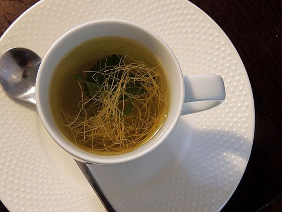 Theo các tài liệu y sinh học, râu ngô chứa nhiều hợp chất hoạt tính sinh học như flavonoid, polyphenol, saponin cùng hàm lượng kali tự nhiên ở mức vừa phải. Ảnh minh họa