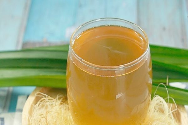 Nhờ đó, thận được “giải áp” mà không phải hoạt động quá mức, đặc biệt phù hợp với người thường xuyên gặp tình trạng nóng trong, tiểu ít, nước tiểu sẫm màu – những dấu hiệu cho thấy hệ bài tiết đang chịu tải. Ảnh minh họa