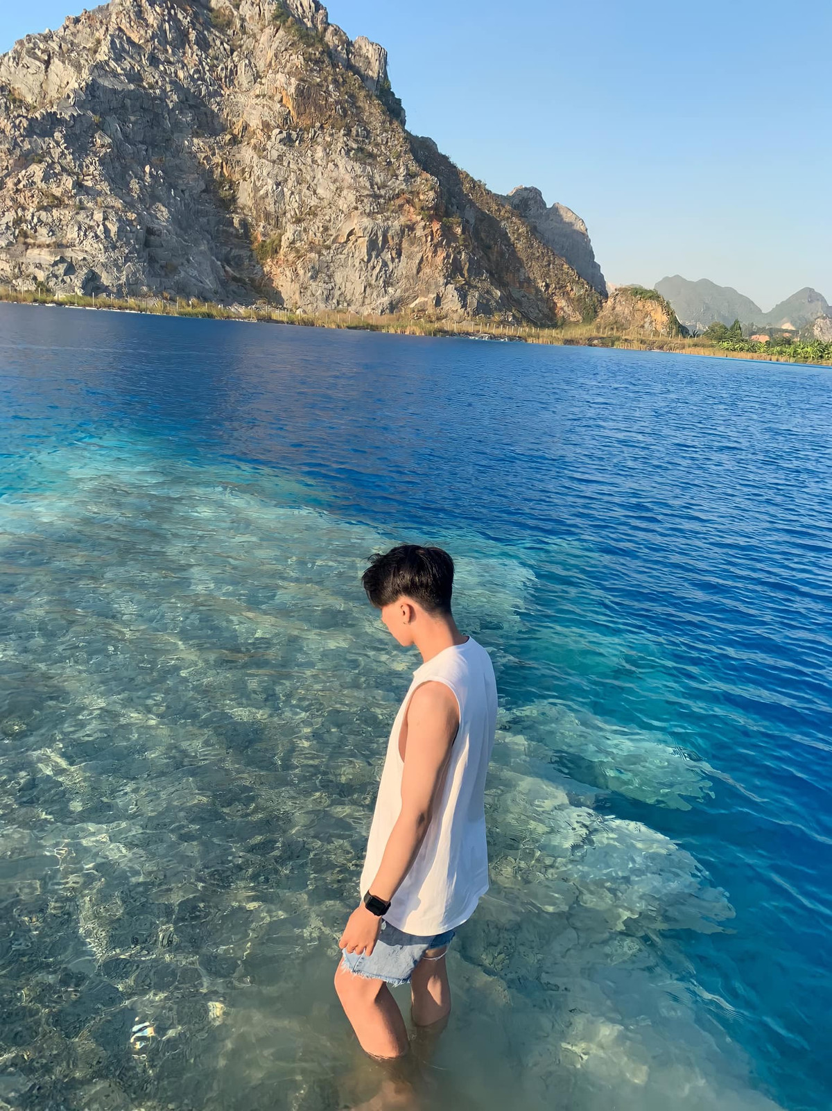 Một trong những điều khiến Tuyệt Tình Cốc giữ được vẻ đẹp như hiện tại chính là nhờ vào ý thức bảo vệ môi trường của cộng đồng du lịch. Để góp phần duy trì sự nguyên sơ ấy, mỗi du khách cần có trách nhiệm giữ gìn vệ sinh chung, không xả rác bừa bãi và nên mang theo túi đựng rác cá nhân để tự thu gom sau chuyến đi. Ảnh Quang Anh