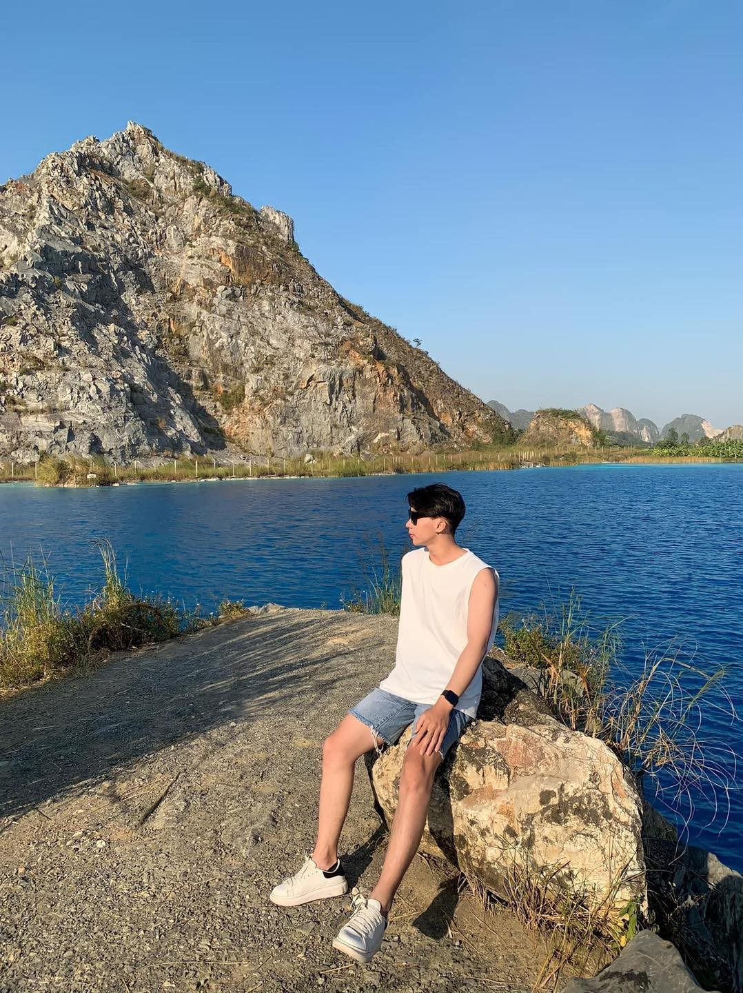 Một điểm cộng lớn nữa là vé vào cửa Tuyệt Tình Cốc hoàn toàn miễn phí. Du khách chỉ cần trả thêm phí gửi xe và chi phí thuê lều trại nếu có nhu cầu, dao động từ 50.000 – 100.000 đồng/đêm. Tuy nhiên, điều quan trọng là cần tuân thủ những lưu ý an toàn khi tham quan. Ảnh Quang Anh