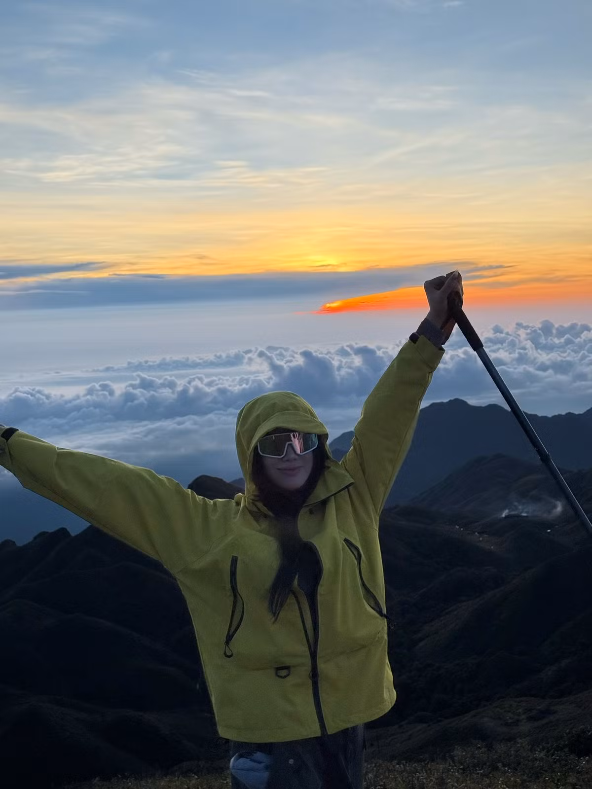 Cảnh vật đa dạng, kết hợp với màu tím đặc trưng của hoa, khiến hành trình trở nên vừa thử thách vừa thú vị. Ảnh Thương Hà