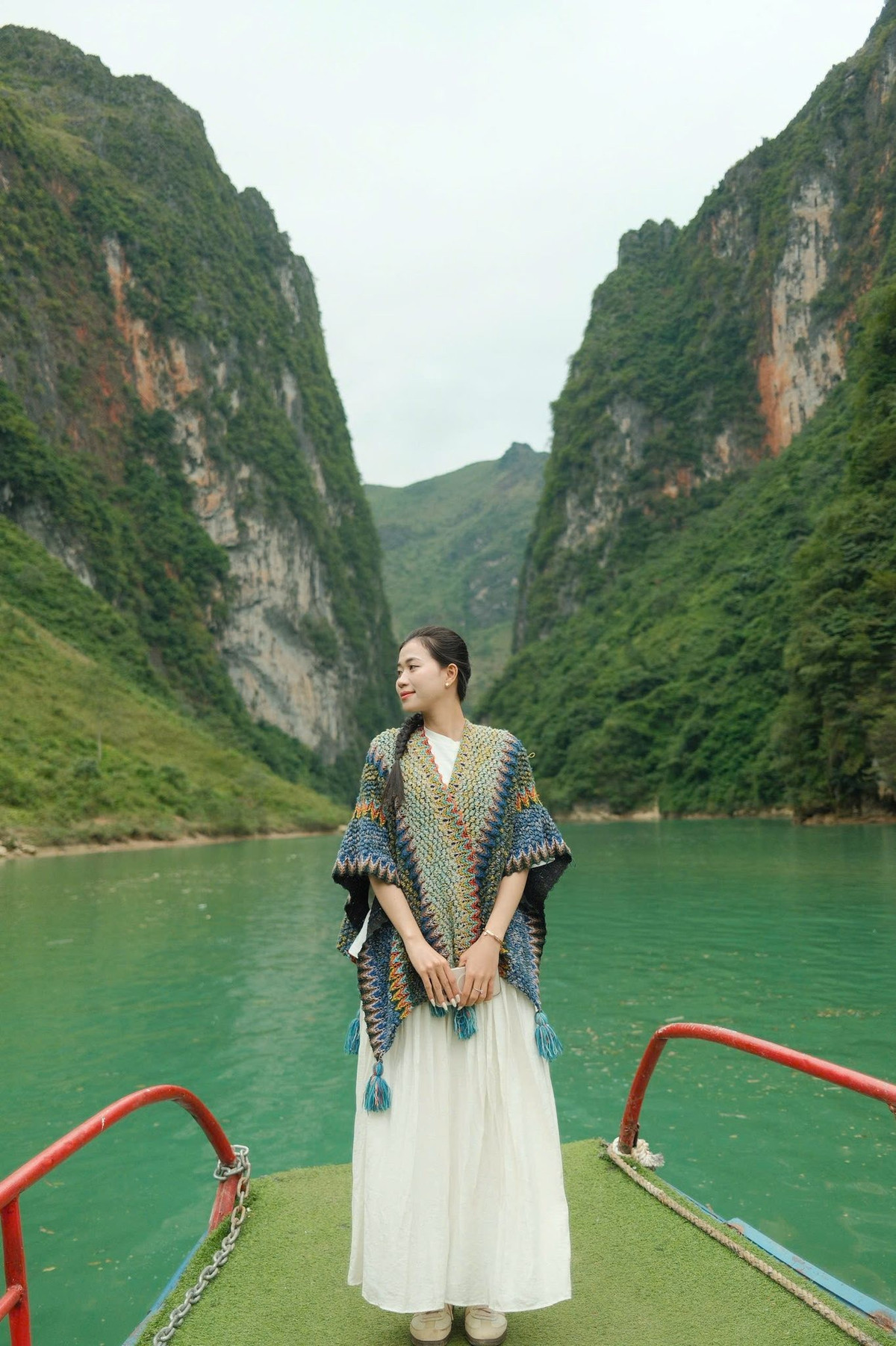 جو لوگ ثقافت سے محبت کرتے ہیں، ان کے لیے مکئی کے کھیتوں سے گزر کر، بکواہیٹ کی پہاڑیوں کے ساتھ ٹا لانگ اور ہاؤ چوا دیہاتوں کا دورہ کرکے، چٹانی پہاڑوں سے جڑے مقامی لوگوں کی زندگی کی تعریف کرتے ہوئے سفر کو بڑھایا جا سکتا ہے۔ تصویر ہا گیانگ ٹور