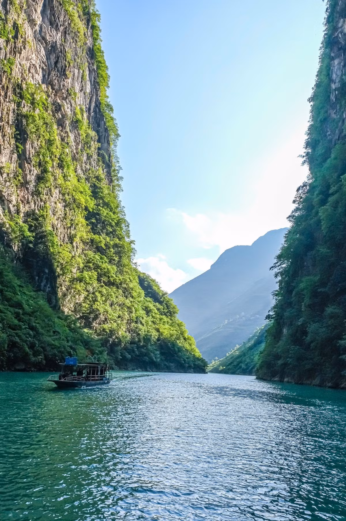 Với vẻ đẹp mênh mang nhưng gần gũi ấy, Nho Quế chắc chắn là điểm đến không thể bỏ qua cho du khách yêu thiên nhiên, thích trải nghiệm và khám phá văn hóa cao nguyên đá. Ảnh Internet