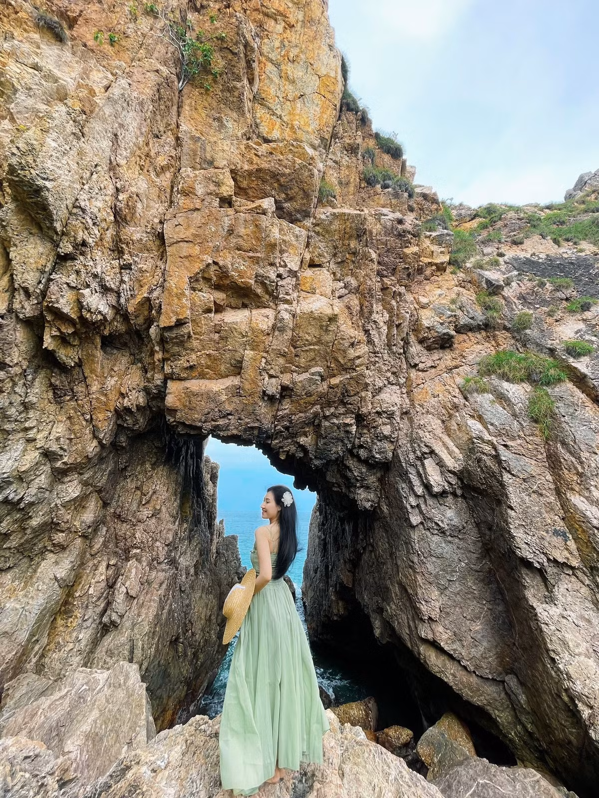 Hiện nay, một số công ty du lịch tại Quy Nhơn đã bắt đầu khai thác tuyến điểm Phù Mỹ với các tour trong ngày kết hợp thiên nhiên và trải nghiệm làng biển. Hành Trình Xanh Quy Nhơn, Quy Nhơn Tourist, Đất Võ Travel,.. đang tổ chức tour “Mũi Vi Rồng – Tân Phụng – Lộ Diêu” khởi hành hằng ngày từ trung tâm thành phố. Ảnh Dollar Vân