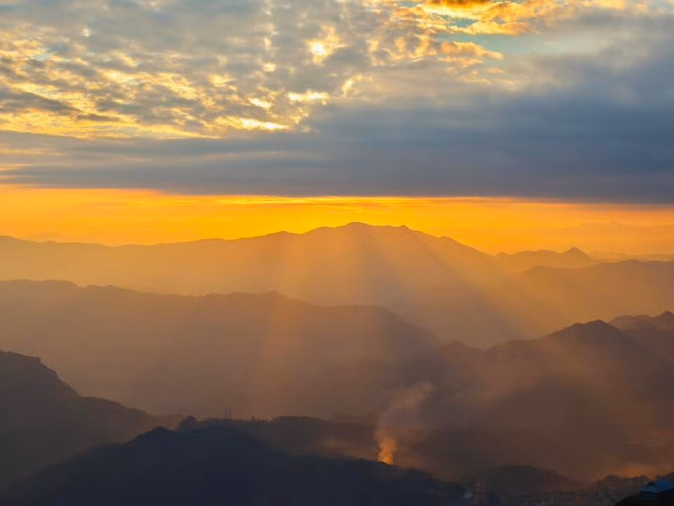 Khác với nhiều điểm du lịch đã phát triển, Sống Lạc Đà vẫn giữ nguyên nét hoang sơ và chưa có bảng chỉ dẫn cụ thể. Ảnh Thu Ngoác