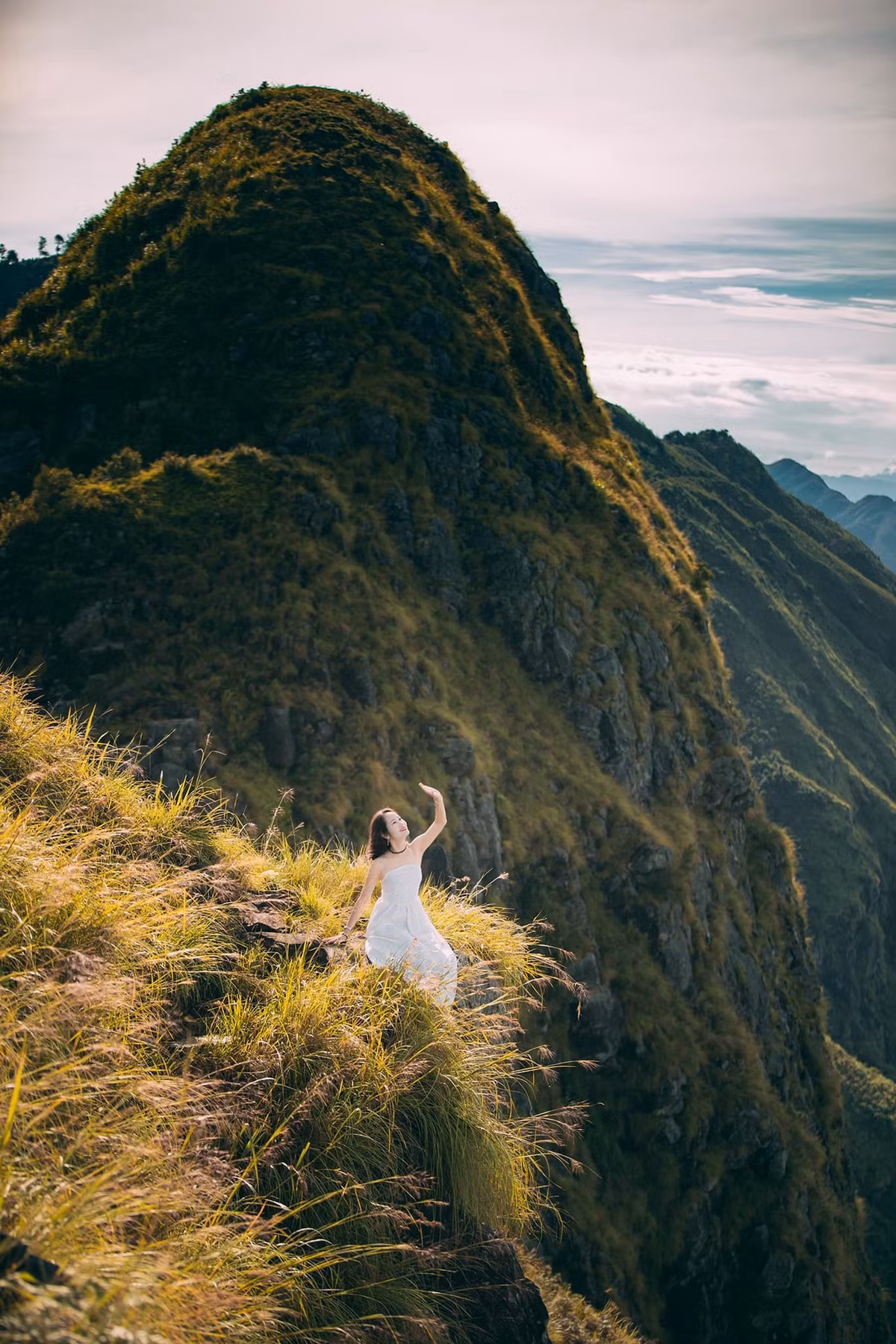 Điều đặc biệt ở Sống Lạc Đà Tà Xùa là trải nghiệm gần gũi với thiên nhiên hoang sơ. Du khách không chỉ ngắm cảnh mà còn được cảm nhận nhịp sống thanh bình của người dân bản địa, thưởng thức không khí trong lành và khoảnh khắc bình minh, hoàng hôn hiếm có. Ảnh Ger Hang