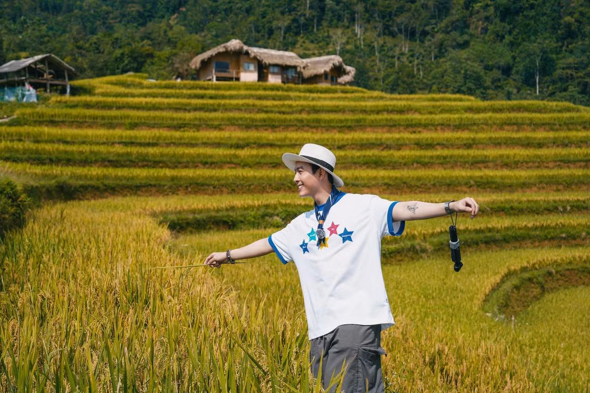 Dù lựa chọn tour hay tự túc, mùa vàng Tuyên Quang hứa hẹn mang đến trải nghiệm đáng nhớ, từ khung cảnh thiên nhiên kỳ vĩ đến nhịp sống giản dị nhưng ấm áp của đồng bào vùng cao. Chuẩn bị kỹ càng, du khách sẽ có những khoảnh khắc săn lúa trọn vẹn và đẹp nhất. Ảnh Win Đi