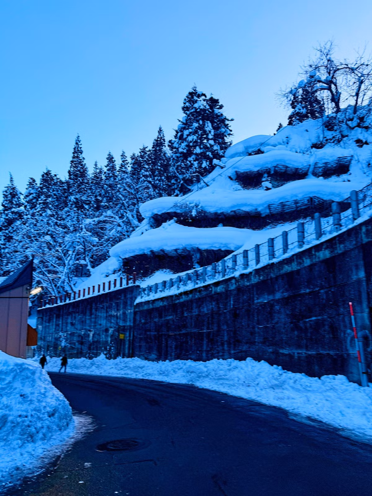 Thời điểm lý tưởng nhất để ghé thăm Ginzan Onsen là từ tháng 12 đến tháng 2, khi tuyết rơi nhiều và cảnh sắc mùa đông đạt độ đẹp nhất.