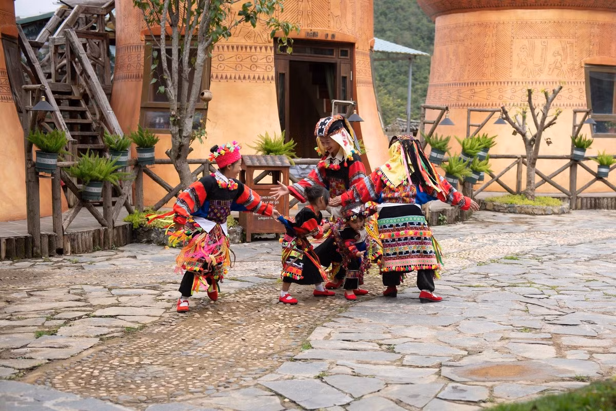 Đây là sự kết hợp độc đáo giữa kiến trúc truyền thống và tiêu chuẩn nghỉ dưỡng hiện đại, đem đến trải nghiệm nghỉ chân khác biệt trên Cao nguyên đá.