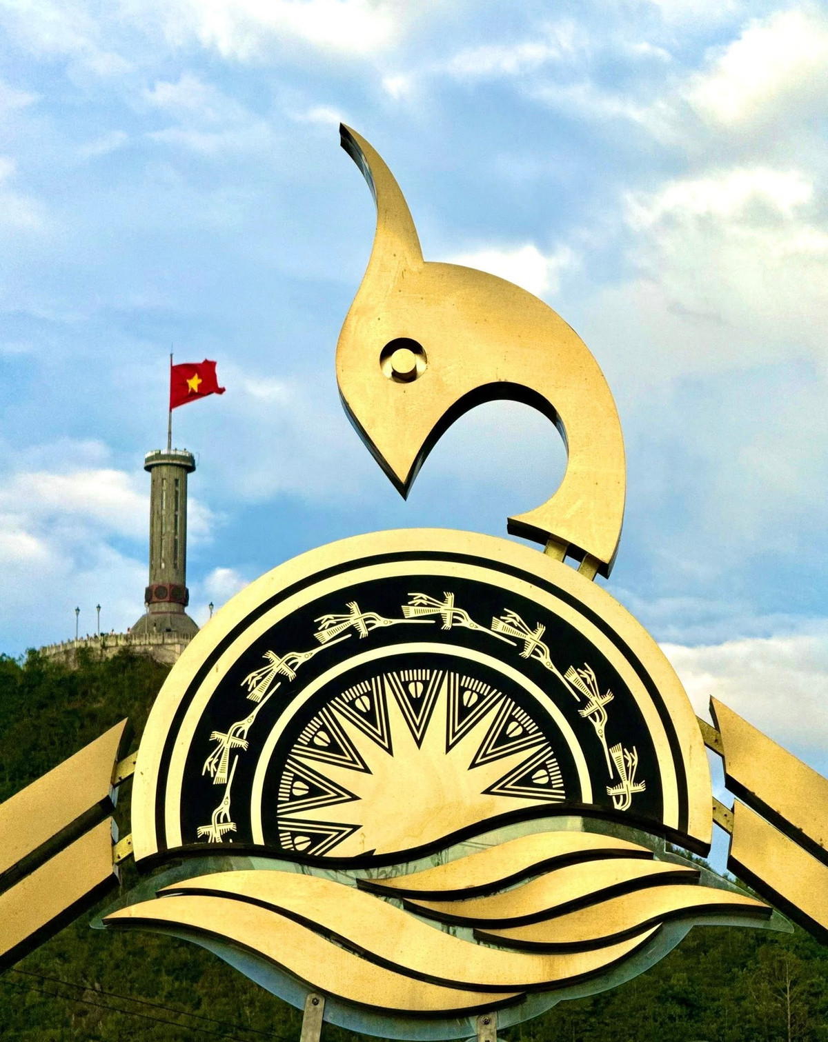 View - Homestay hình trống đồng đầu tiên tại Việt Nam ở Lô Lô Chải thu hút du khách | Báo Tri thức và Cuộc sống - TIN TỨC PHỔ BIẾN KIẾN THỨC 24H