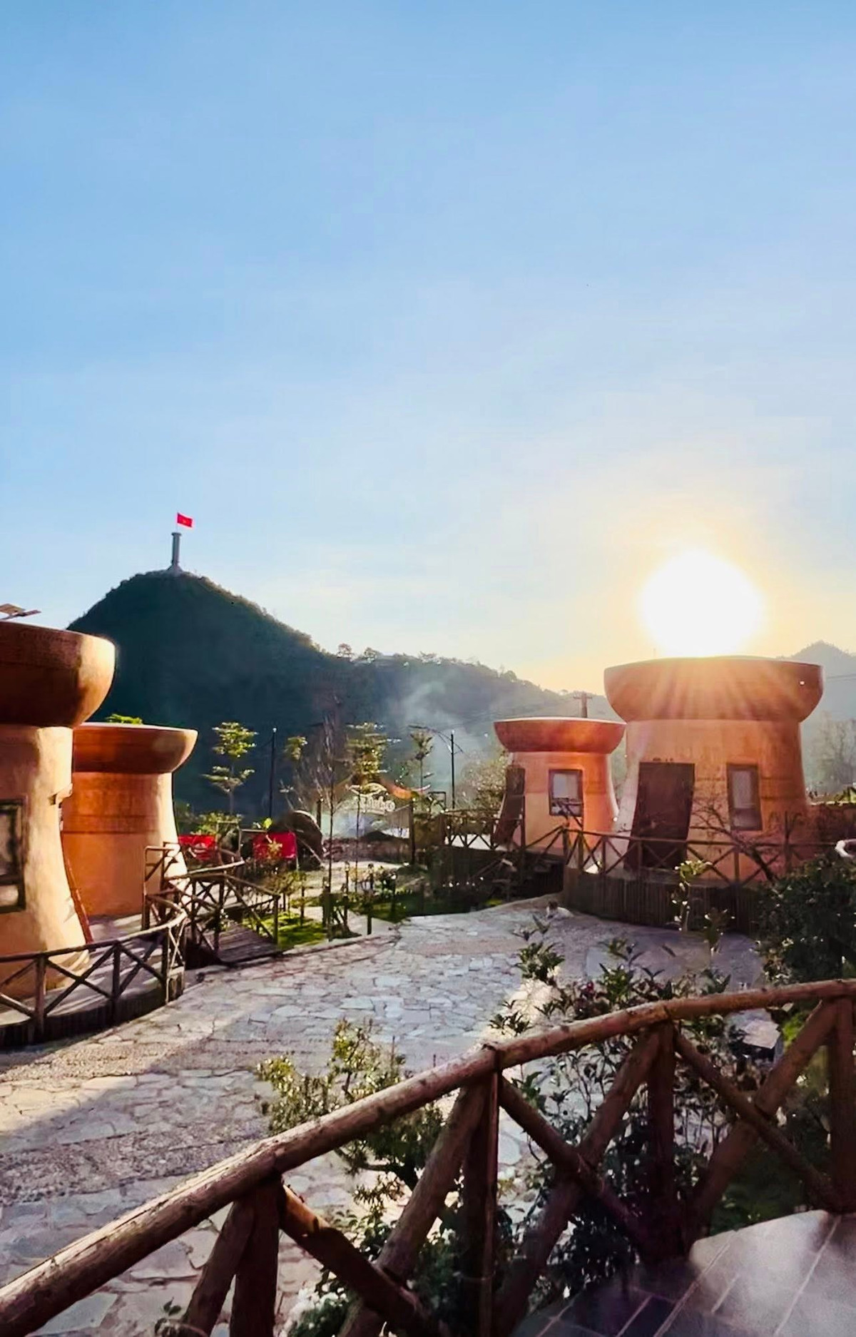 View - Homestay hình trống đồng đầu tiên tại Việt Nam ở Lô Lô Chải thu hút du khách | Báo Tri thức và Cuộc sống - TIN TỨC PHỔ BIẾN KIẾN THỨC 24H