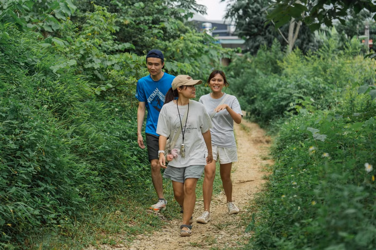 Khác với những làng du lịch đông đúc, chỉ một số hộ làm homestay. Nhà Dương Công Chích nổi bật với dịch vụ bài bản, các nhà Dương Công Trọng, Dương Công Cồ, Dương Đình Hanh mang đến không gian gần gũi, thân thiện. Ảnh Le Thanh Hien