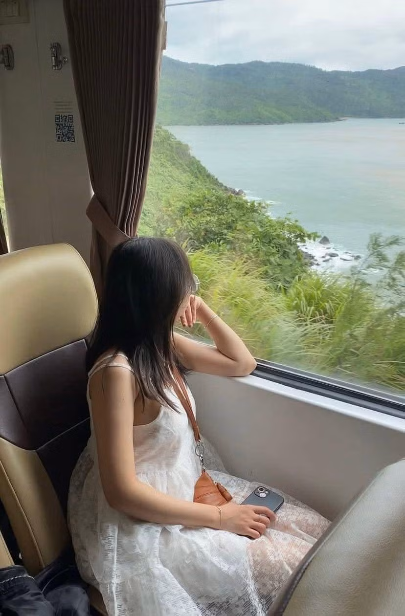 Tàu SE19 rời ga Huế lúc 9h31 và đến Đà Nẵng lúc 12h36. Chiều ngược lại, tàu SE20 xuất phát từ ga Đà Nẵng lúc 14h32 và về tới Huế lúc 17h42. Ảnh hinsama19th