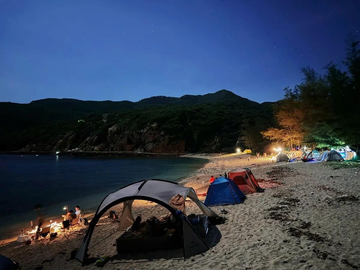 Ban đêm, không gian không ánh điện biến nơi đây thành điểm ngắm sao lý tưởng, thậm chí có thể quan sát dải ngân hà bằng mắt thường. Ảnh Thanh Tuấn