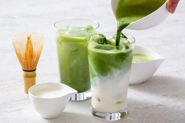 Matcha chứa hàm lượng cao catechin – một loại chất chống oxy hóa mạnh mẽ, giúp tăng cường chuyển hóa năng lượng và đốt cháy chất béo. Ảnh minh họa