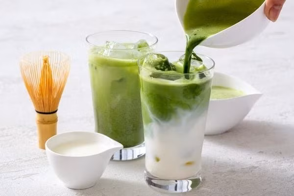 Matcha chứa hàm lượng cao catechin – một loại chất chống oxy hóa mạnh mẽ, giúp tăng cường chuyển hóa năng lượng và đốt cháy chất béo. Ảnh minh họa