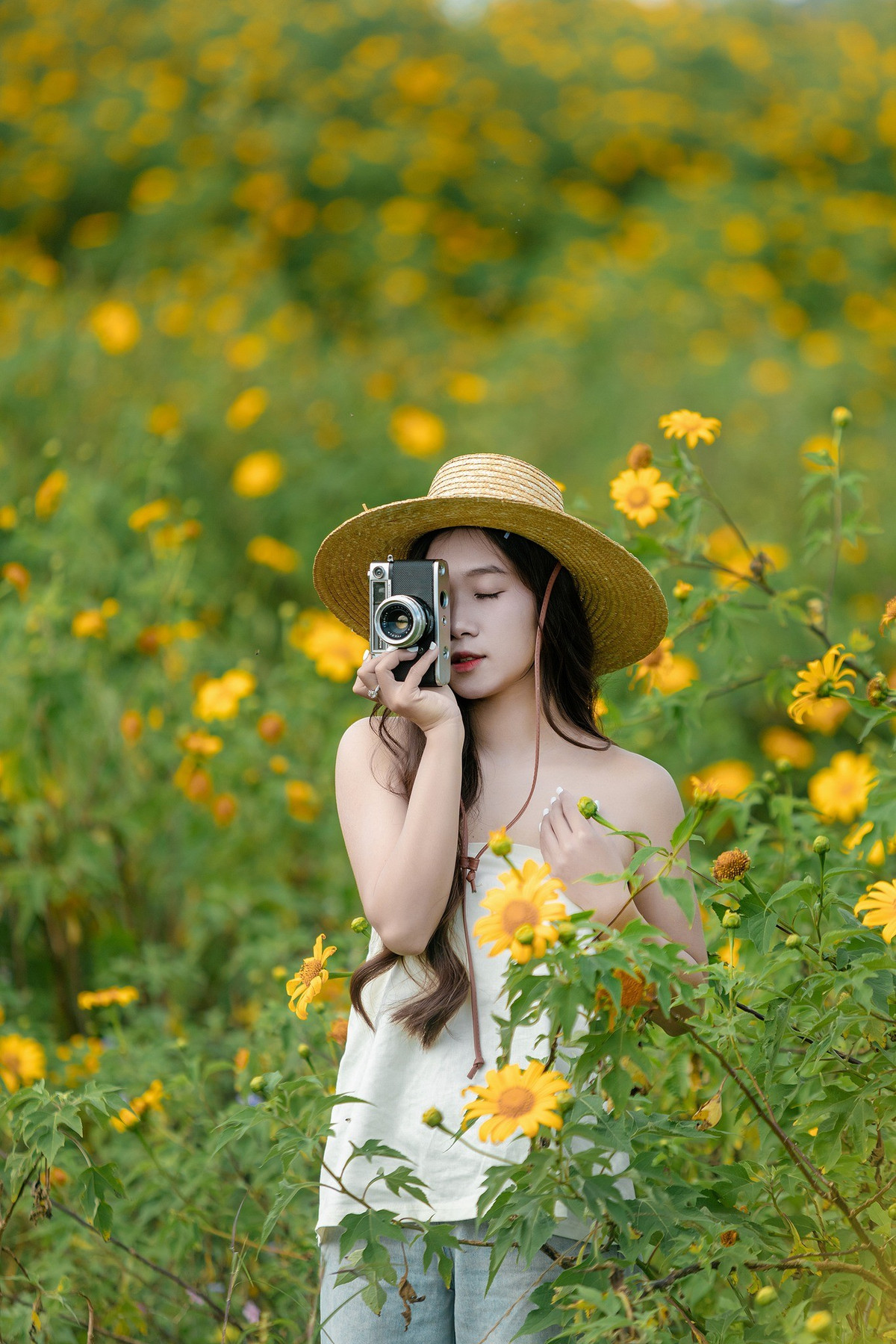 Để tận hưởng trọn vẹn hành trình, du khách nên đi bộ nhẹ nhàng, mang theo giày bệt và trang phục thoải mái. Ảnh Hoàng Cao Khánh