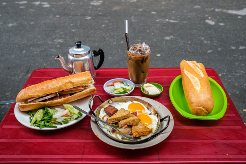 banh-mi-hoa-ma-phuong-ban-co.jpg