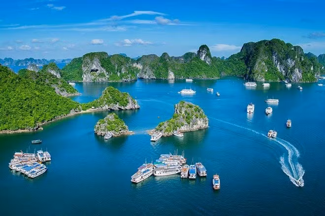 Với đường bờ biển dài, núi cao hùng vĩ và đồng bằng xanh mướt, Việt Nam là điểm đến hấp dẫn quanh năm. Tuy nhiên, khí hậu khác biệt giữa các vùng miền khiến mỗi chuyến đi cần lựa chọn thời điểm phù hợp để tận hưởng trọn vẹn. Tạp chí du lịch Lonely Planet vừa gợi ý những khoảng thời gian lý tưởng để tránh mưa bão, đông đúc và khám phá vẻ đẹp Việt Nam một cách trọn vẹn. Ảnh Internet